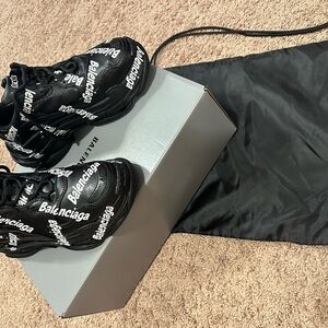 Balenciaga Triple S Logo Low Top chunky sneaker